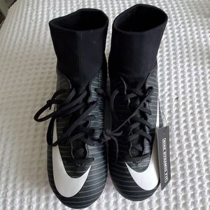 Nike Youth Dynamic fit soccer cleats shoes